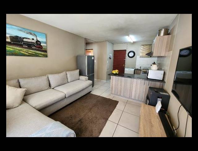 2 BEDROOM TOWNHOUSE FOR SALE IN ALBEMARLE